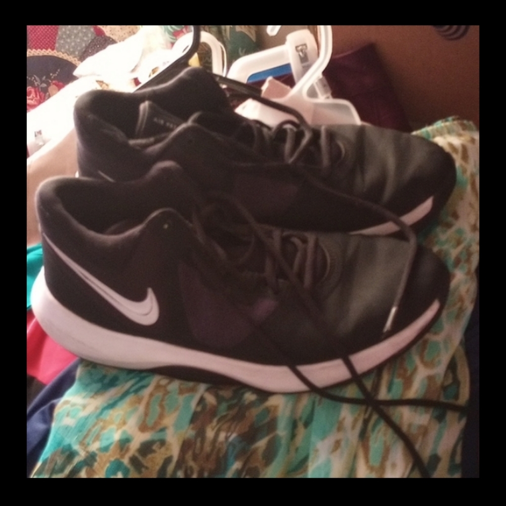9 Nike black w/white Snickers / Tennis NWOT